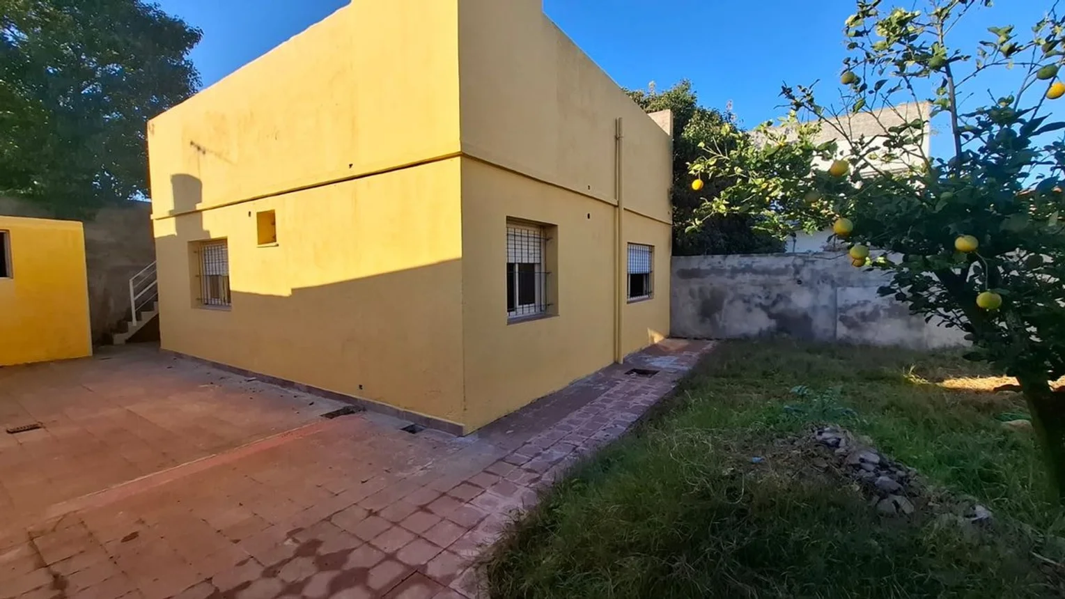 Casa de 3 ambientes en venta en Caseros, Tupiza 2700