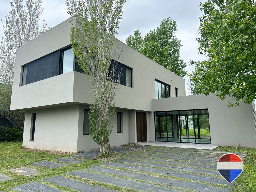CASA EN VENTA TERRALAGOS