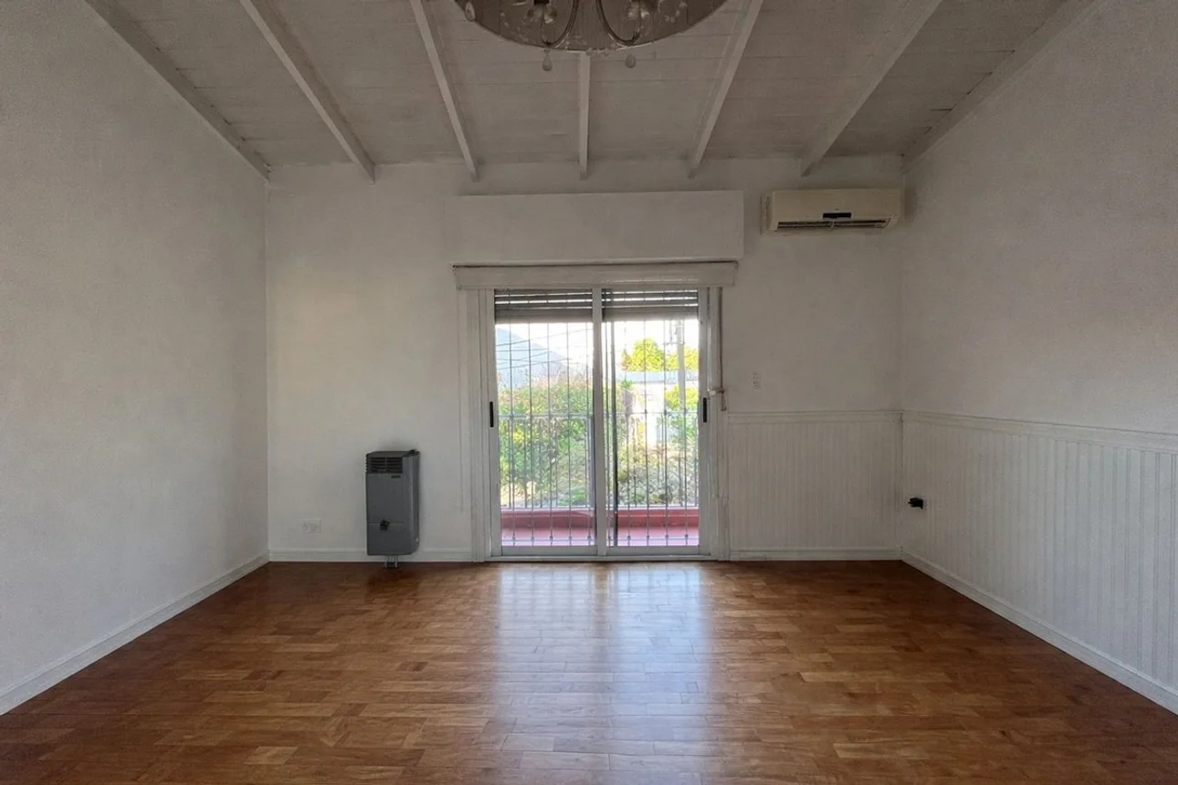 Casa de 5 ambientes en venta en San Antonio de Padua, Correa 100, foto 2