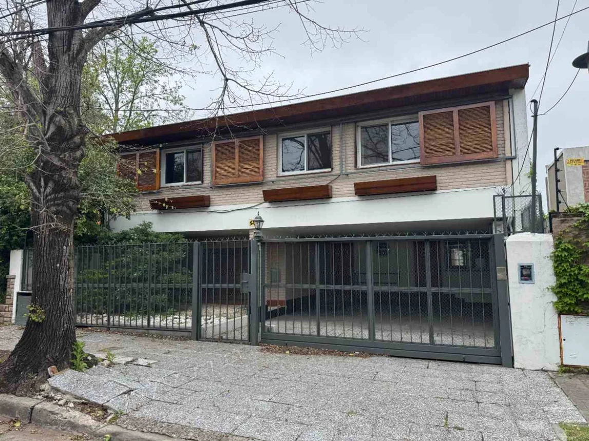 Casa de 5 ambientes en venta en Beccar, Brasil 700
