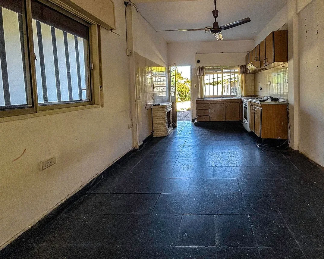 Casa de 4 ambientes en venta en Villa Luzuriaga, Ituzaingó 4100, foto 3
