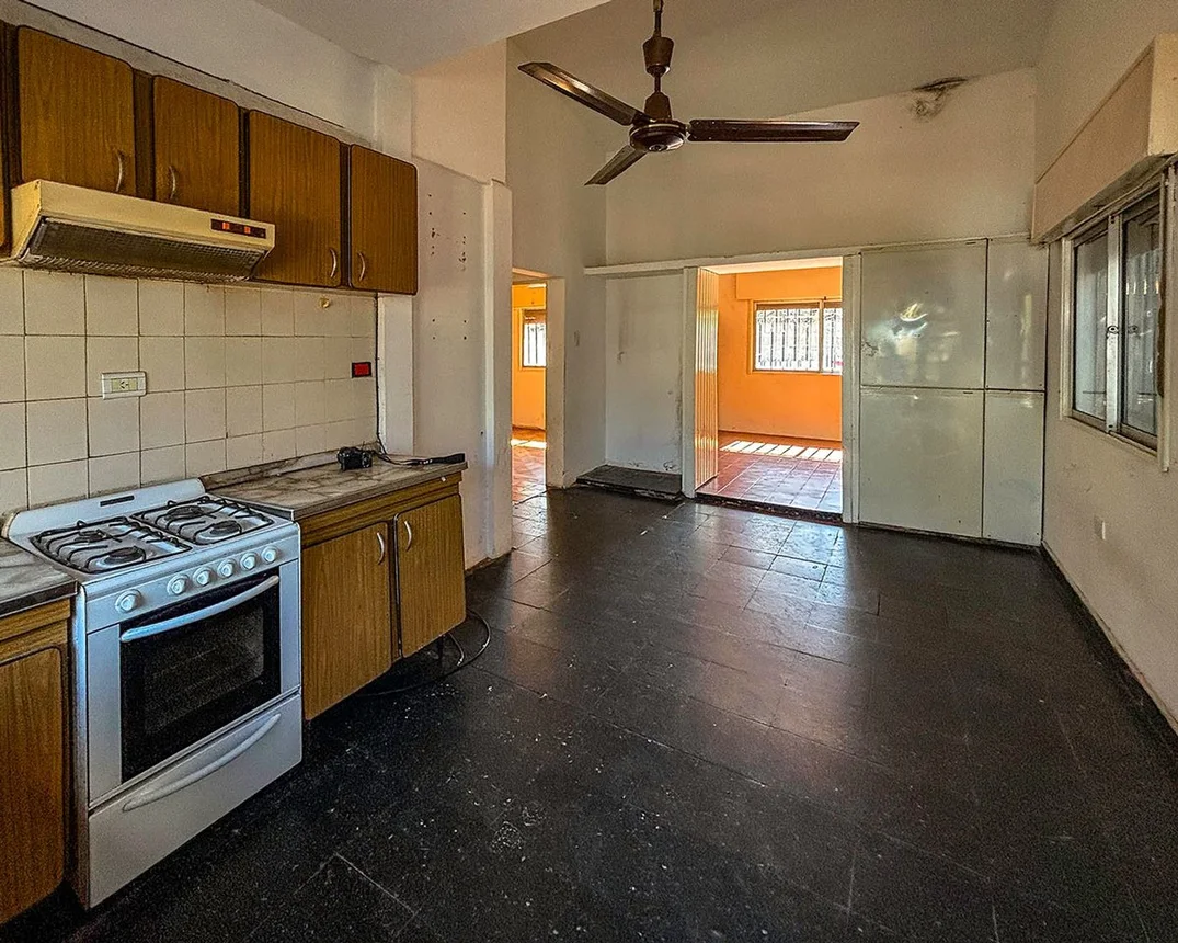 Casa de 4 ambientes en venta en Villa Luzuriaga, Ituzaingó 4100, foto 2