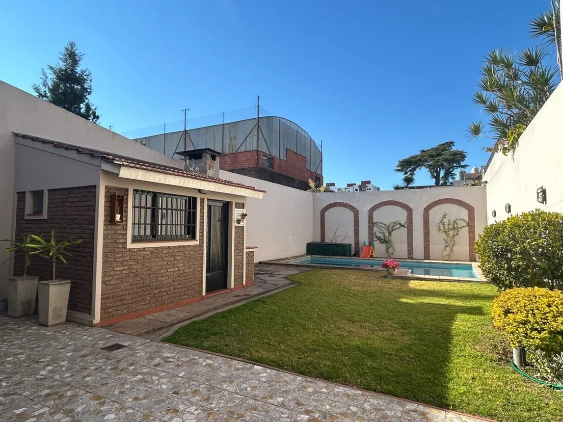 Casa en venta en Villa Raffo, Colón 1200