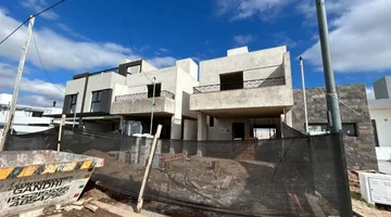 VENTA DUPLEX DOS DORMITORIOS QUEBRADAS MANANTIALES