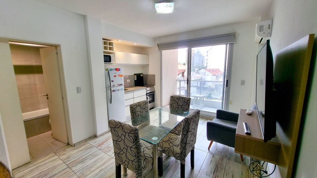 ALQUILER MONOAMBIENTE AMOBLADO C/BALCÓN Y PARRILLA