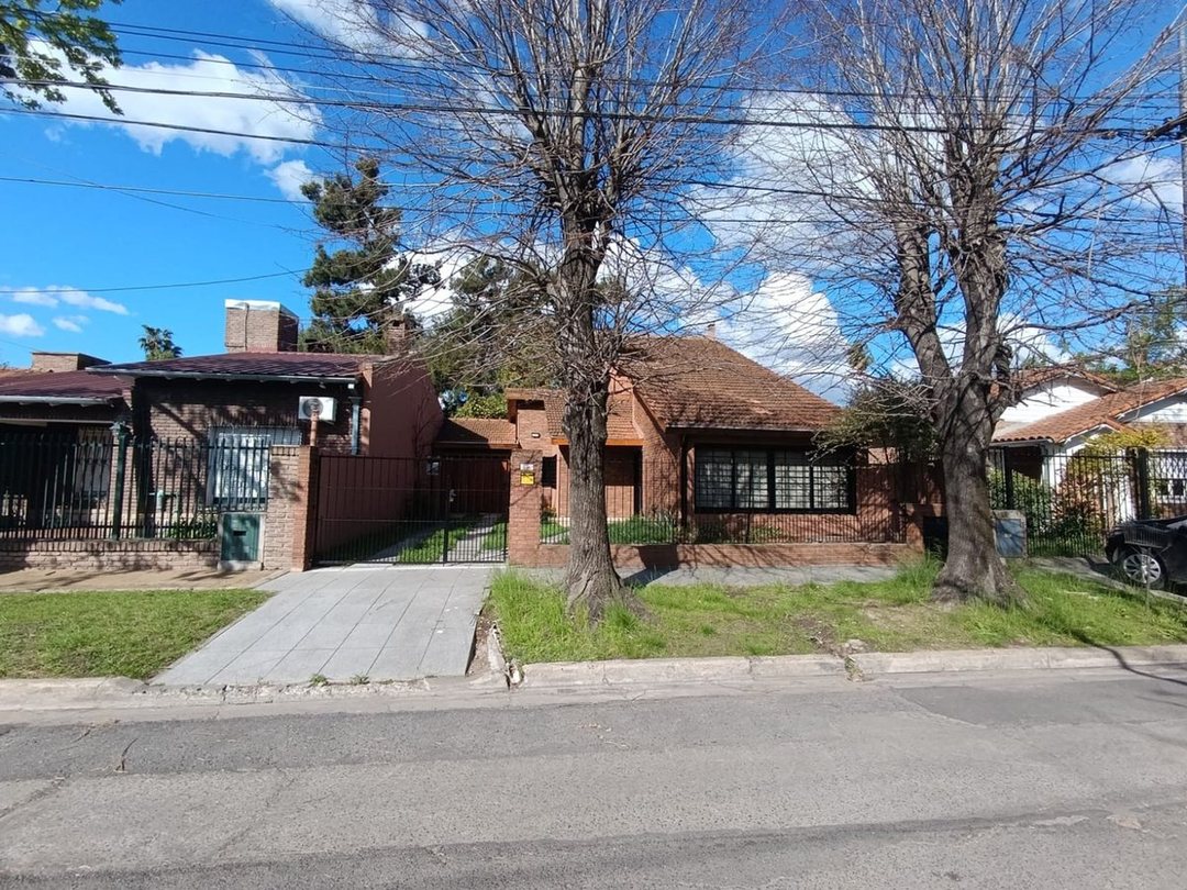 VENTA CASA 4 AMB QUIRNO HURLINGHAM  FINANCIA 50%