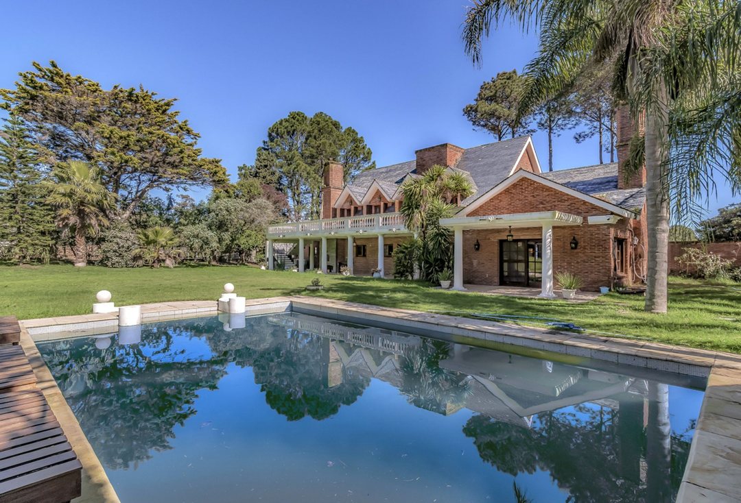 CASA VENTA 4 DORMITORIOS BEVERLY HILLS