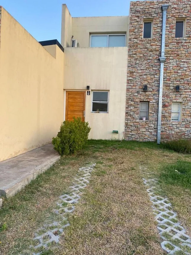Casa dúplex de 3 ambientes en venta en Monte Grande, Avenida V. Fair 1400