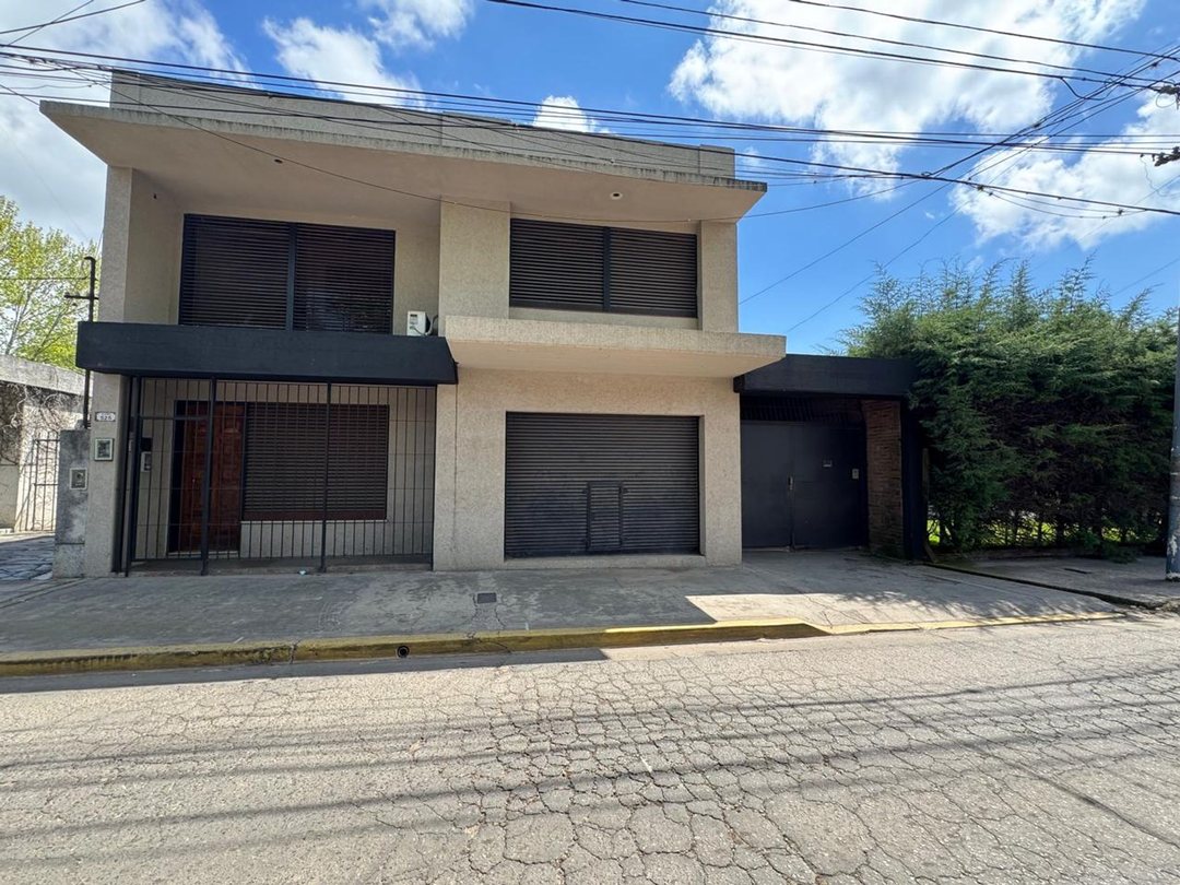 VENTA CASA+DUPLEX+LOCAL EN EL CENTRO DE PILAR