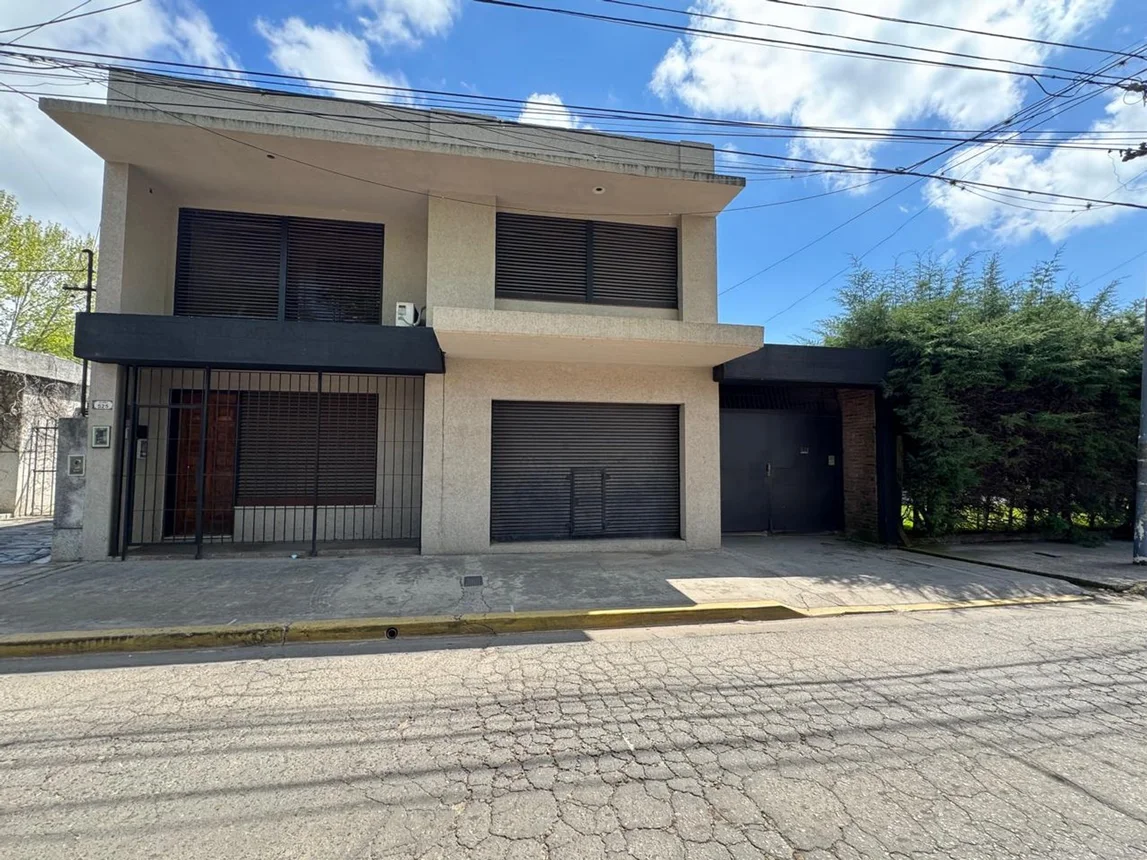 Casa de 8 ambientes en venta en Pilar, Alsina 500