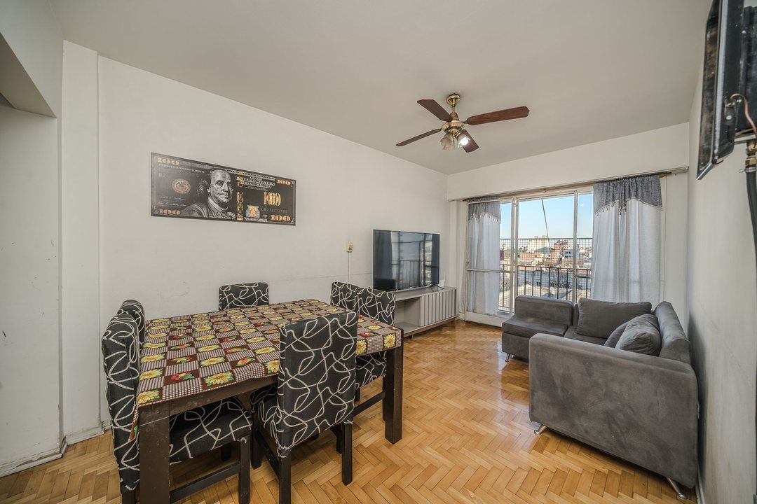 VENTA DEPTO 3 AMB EN SAN CRISTOBAL CON BALCÓN