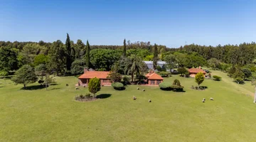 VENTA CAMPO 60H CASCO  Y GALPONES EN FRAY BENTOS