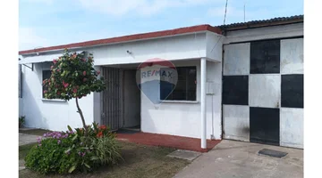Venta casa tres dormitorios y garaje Casavalle