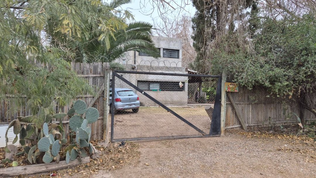 CASA CON AMPLIO TERRENO Y PILETA EN BERMEJO