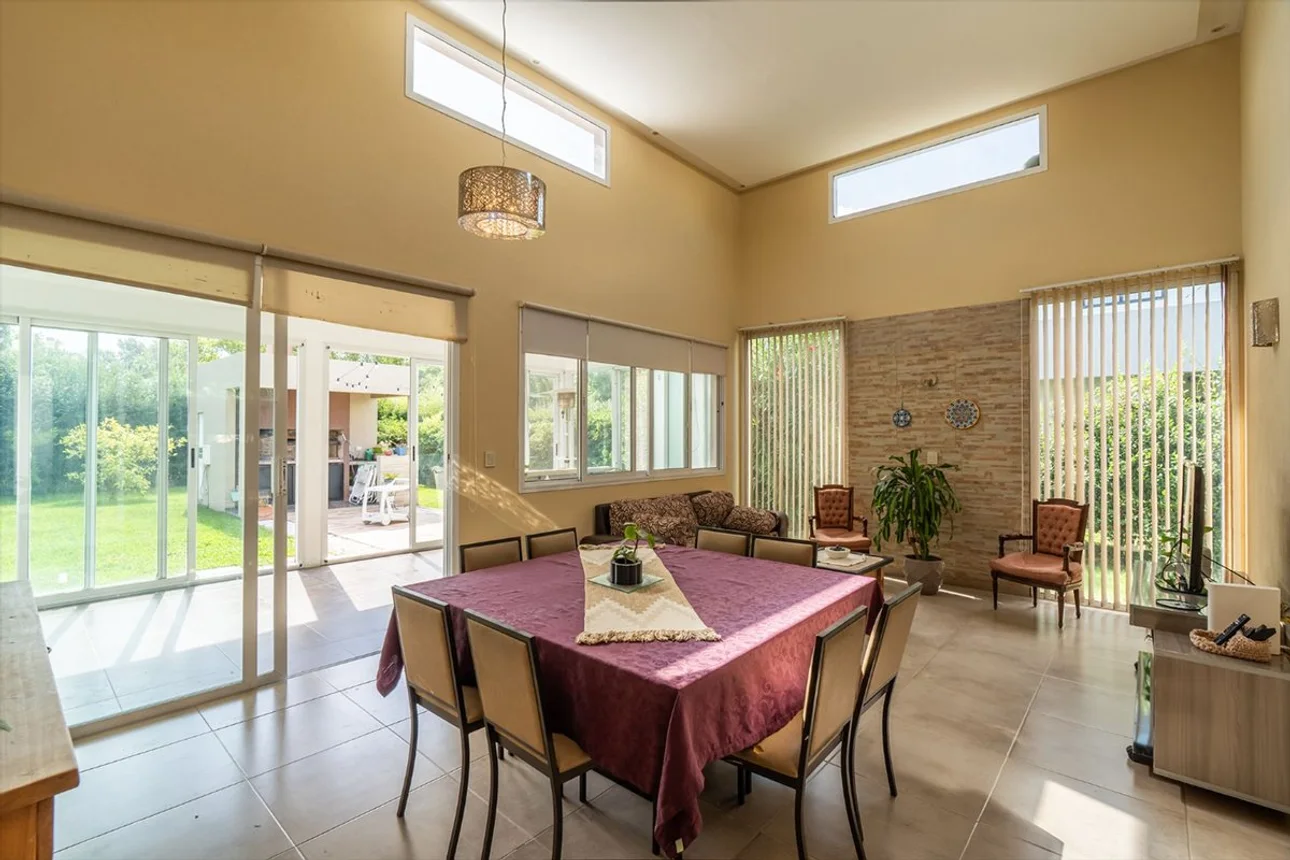 Casa de 5 ambientes en venta en Canning, Juana de Arco 6100