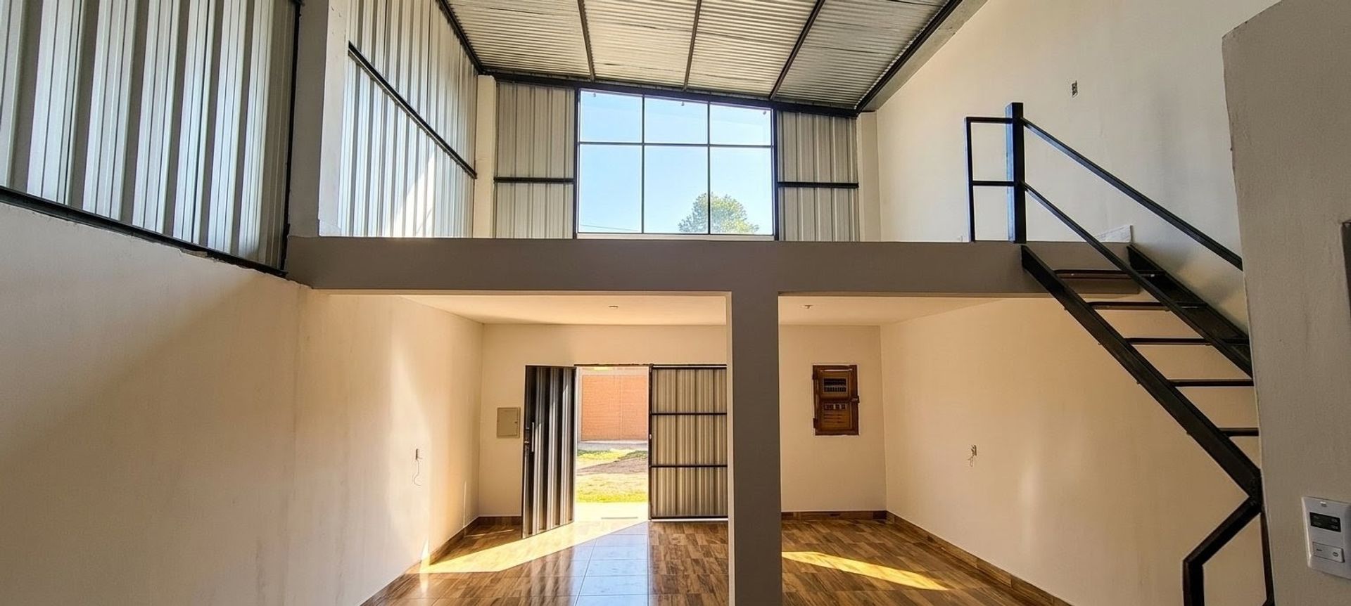 GALPON A ESTRENAR EN VENTA ZONA SUR 300 M2 - foto 2