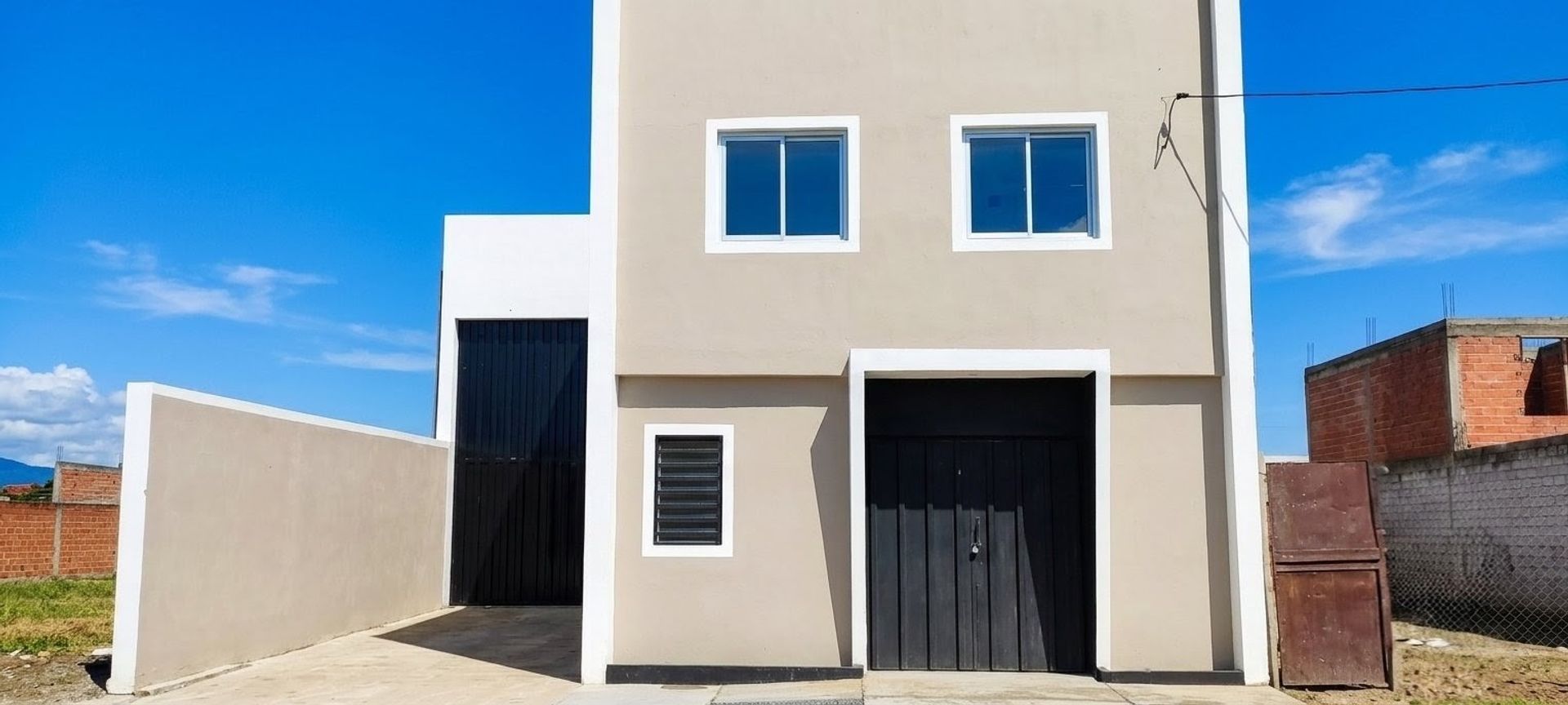 GALPON A ESTRENAR EN VENTA ZONA SUR 300 M2 - foto 1