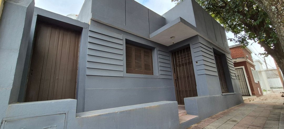 VENTA CASA 2 DORMITORIOS EN B° SARMIENTO