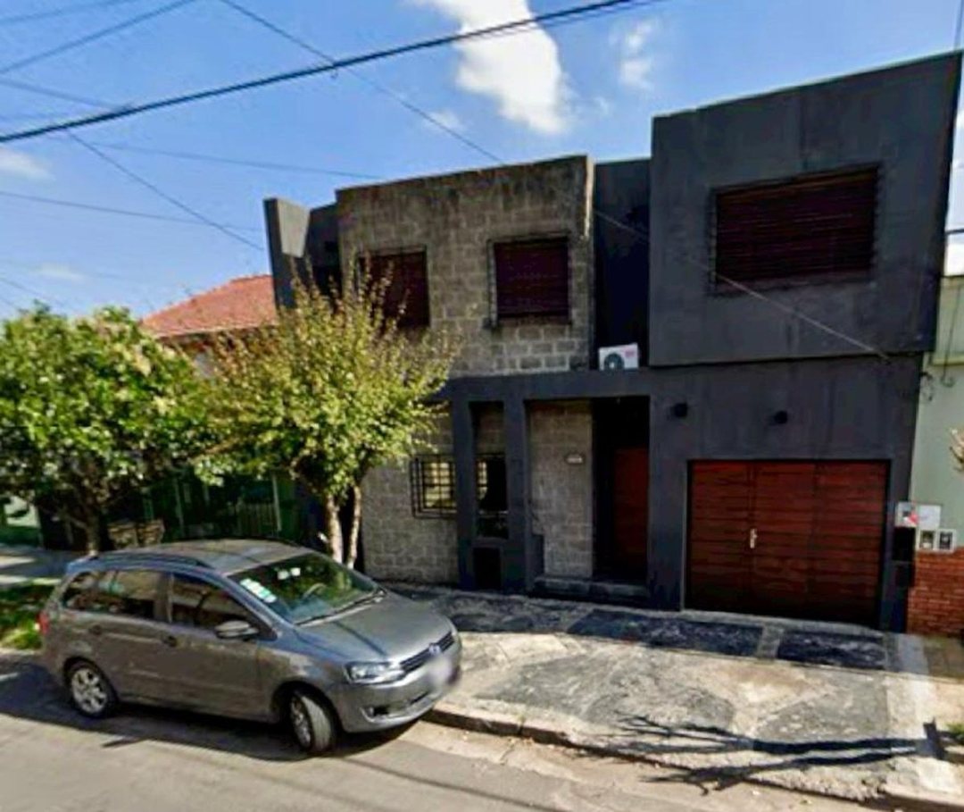 VENTA HERMOSA CASA - DOS PLANTAS - VILLA LUZURIAGA
