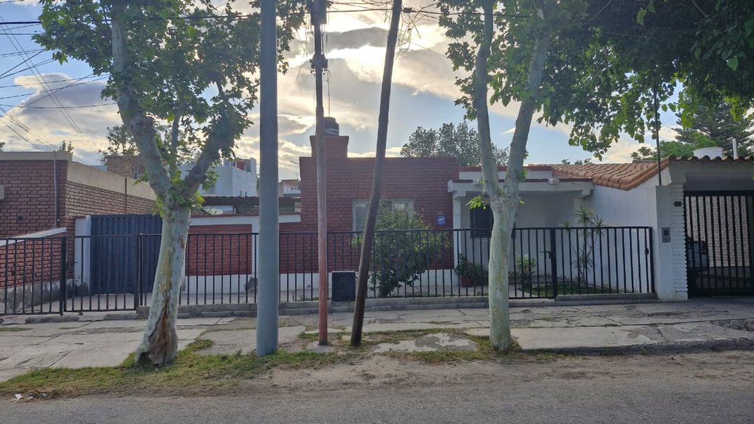 VENTA CASA EN B° CHACABUCO. DESAMPARADOS, CAPITAL