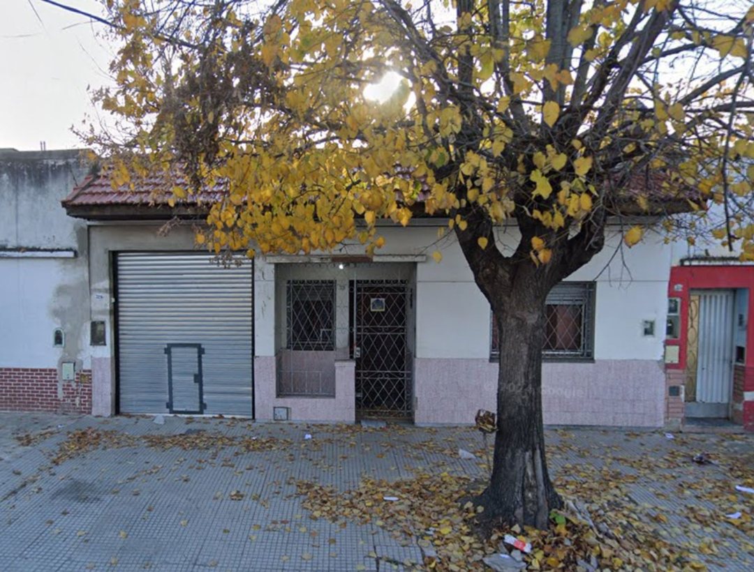 VENTA CASA DE 4 AMB Y GALPÓN AL FONDO EN POMPEYA