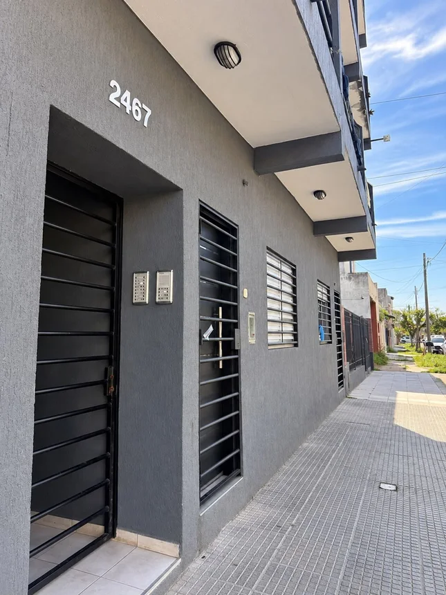 Monoambiente en venta en Lomas del Mirador, Irala 2400