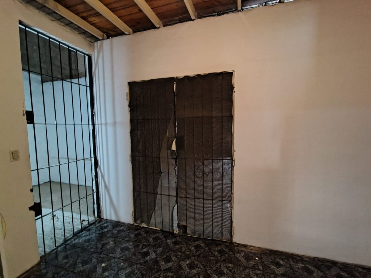 Foto 29 — VENTA BLOQUE GALPON +LOCALES+VIVIENDA MERLO