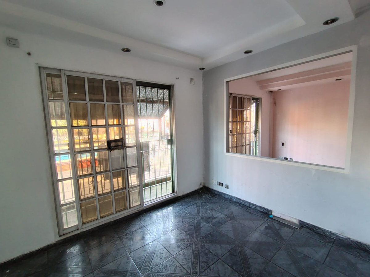 Foto 22 — VENTA BLOQUE GALPON +LOCALES+VIVIENDA MERLO
