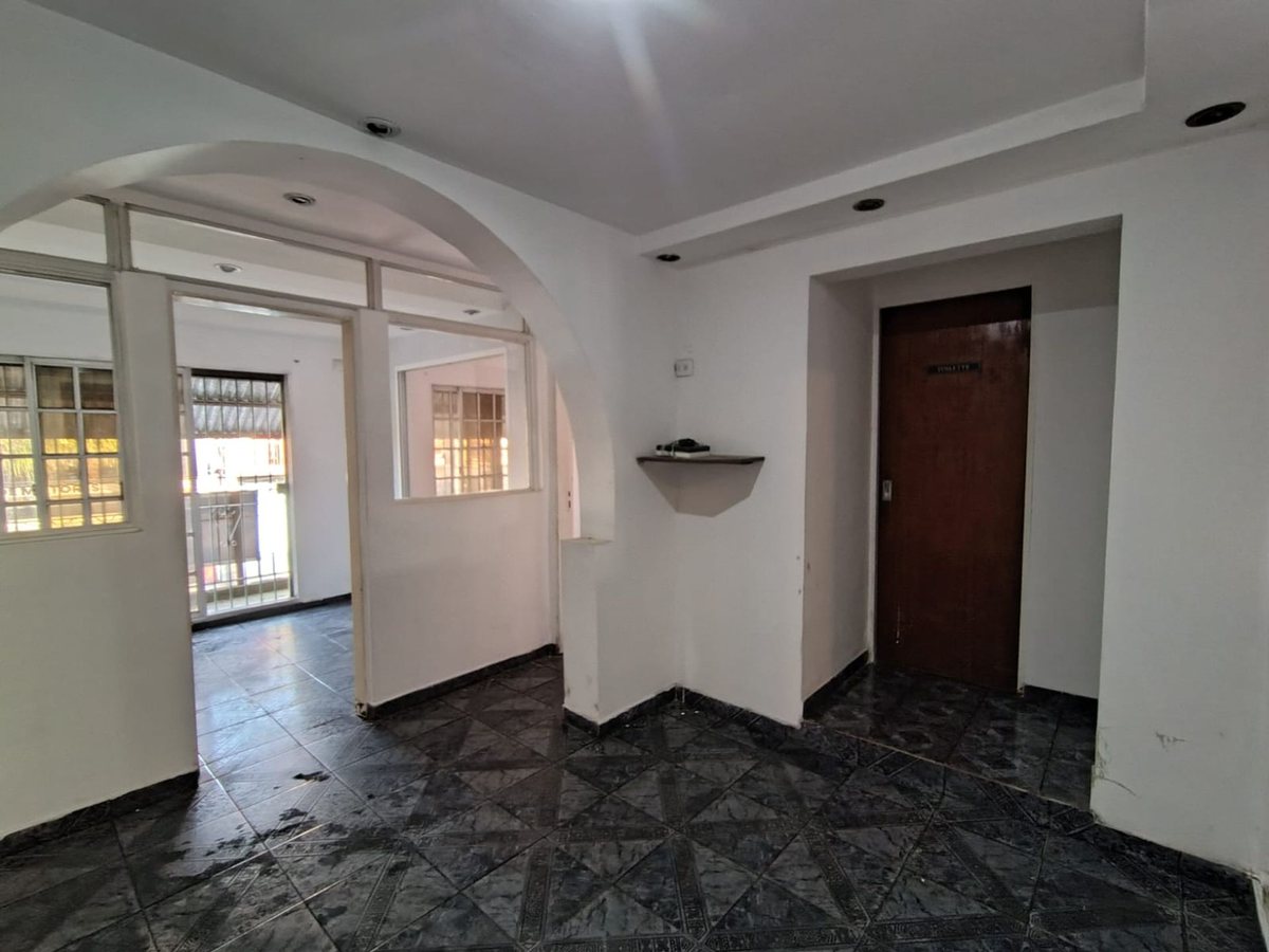 Foto 6 — VENTA BLOQUE GALPON +LOCALES+VIVIENDA MERLO