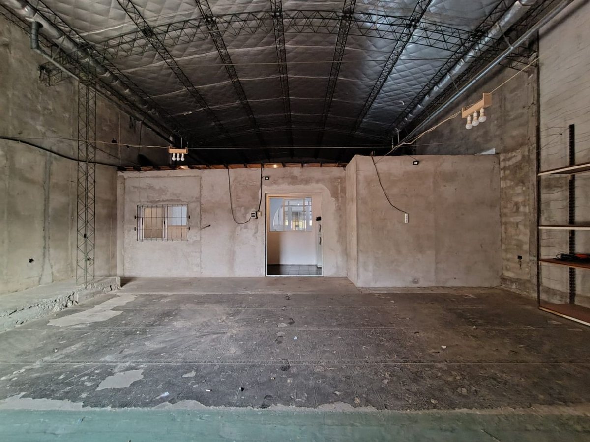 Foto 2 — VENTA BLOQUE GALPON +LOCALES+VIVIENDA MERLO