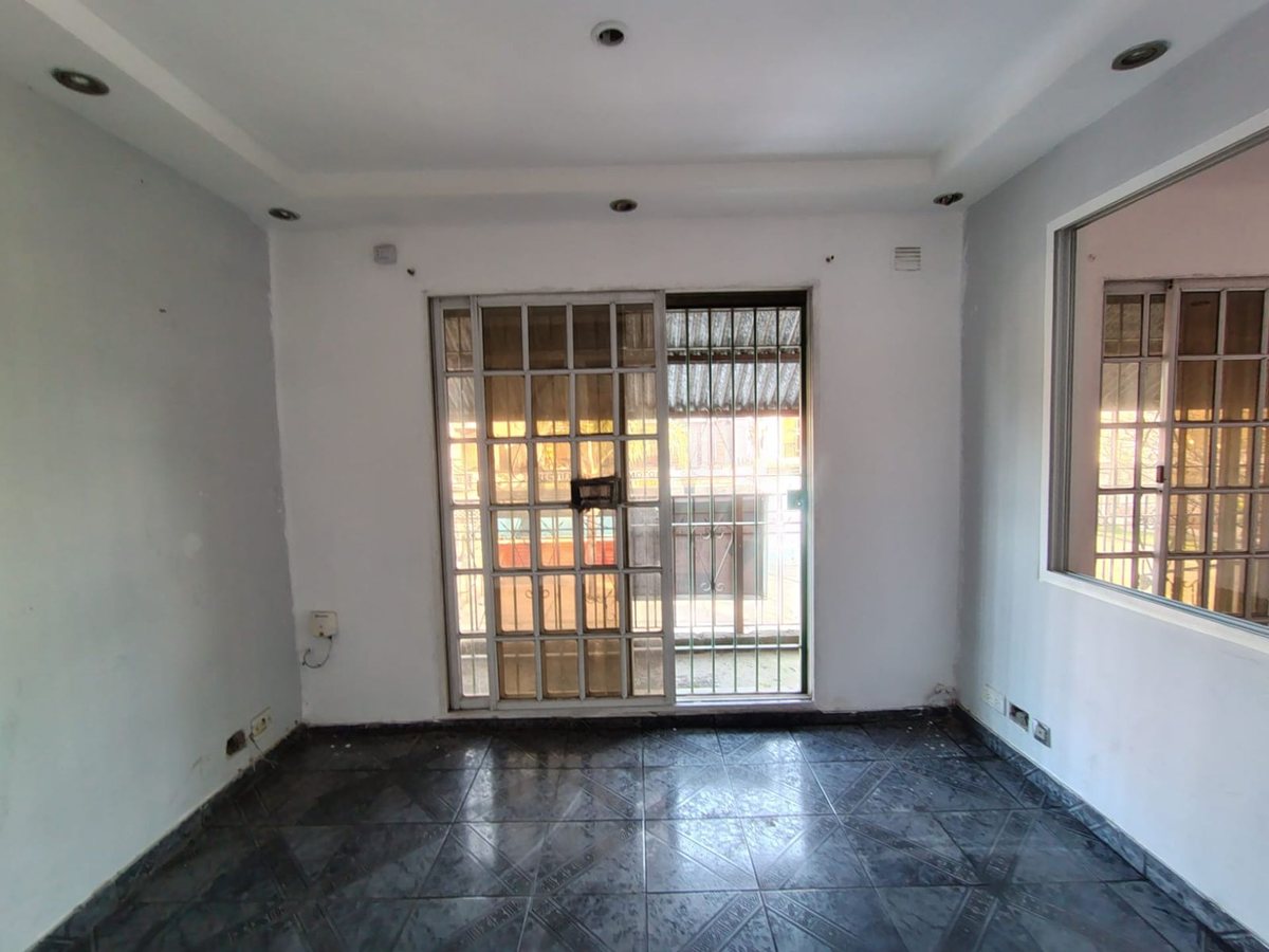 Foto 19 — VENTA BLOQUE GALPON +LOCALES+VIVIENDA MERLO