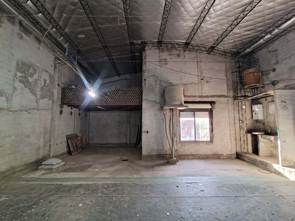 Foto 9 — VENTA BLOQUE GALPON +LOCALES+VIVIENDA MERLO
