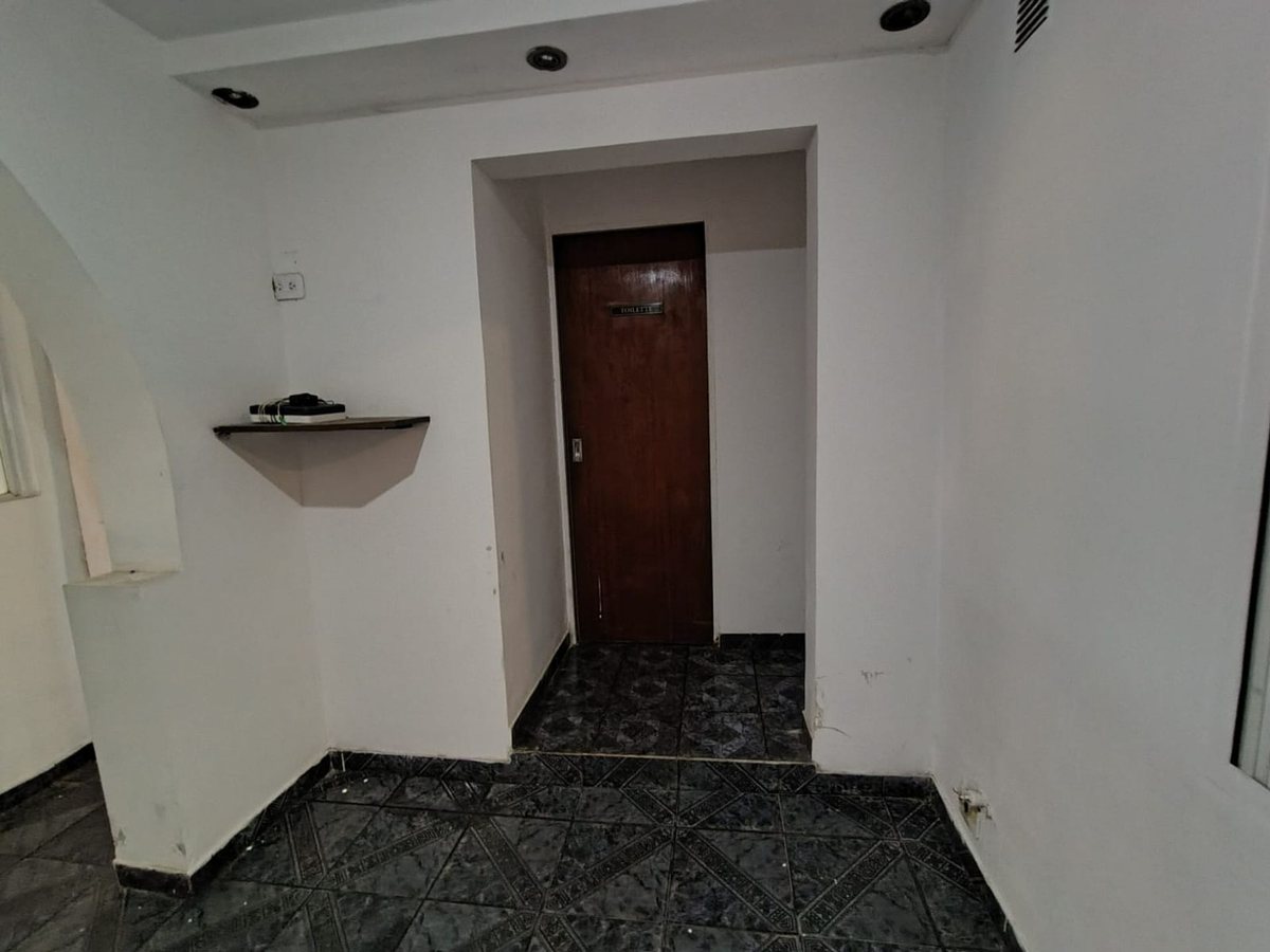 Foto 13 — VENTA BLOQUE GALPON +LOCALES+VIVIENDA MERLO