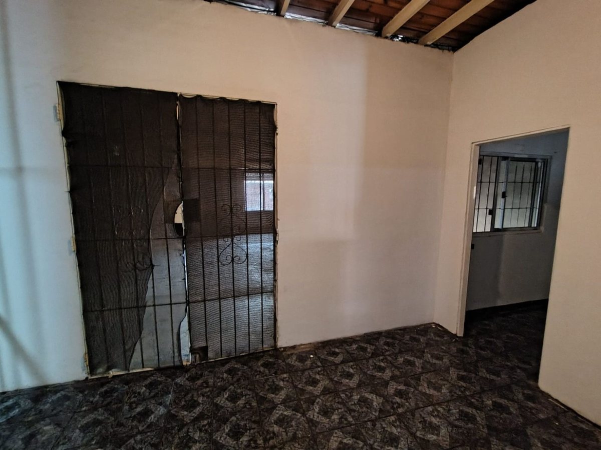 Foto 28 — VENTA BLOQUE GALPON +LOCALES+VIVIENDA MERLO