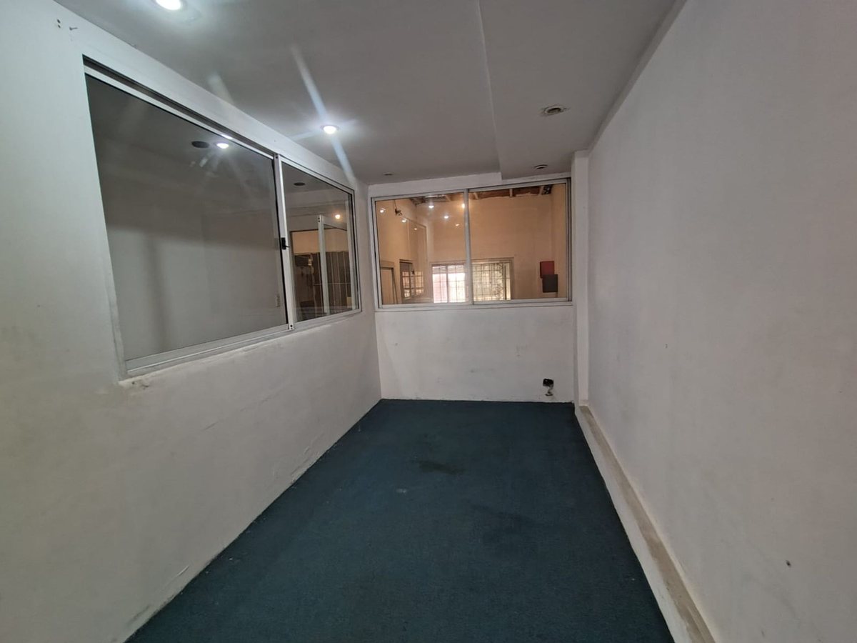 Foto 5 — VENTA BLOQUE GALPON +LOCALES+VIVIENDA MERLO