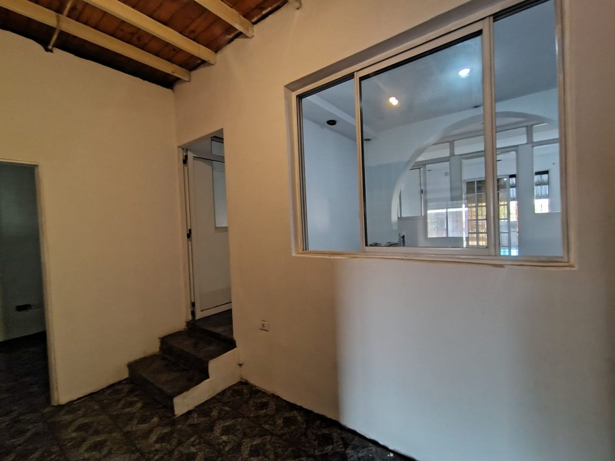 Foto 4 — VENTA BLOQUE GALPON +LOCALES+VIVIENDA MERLO