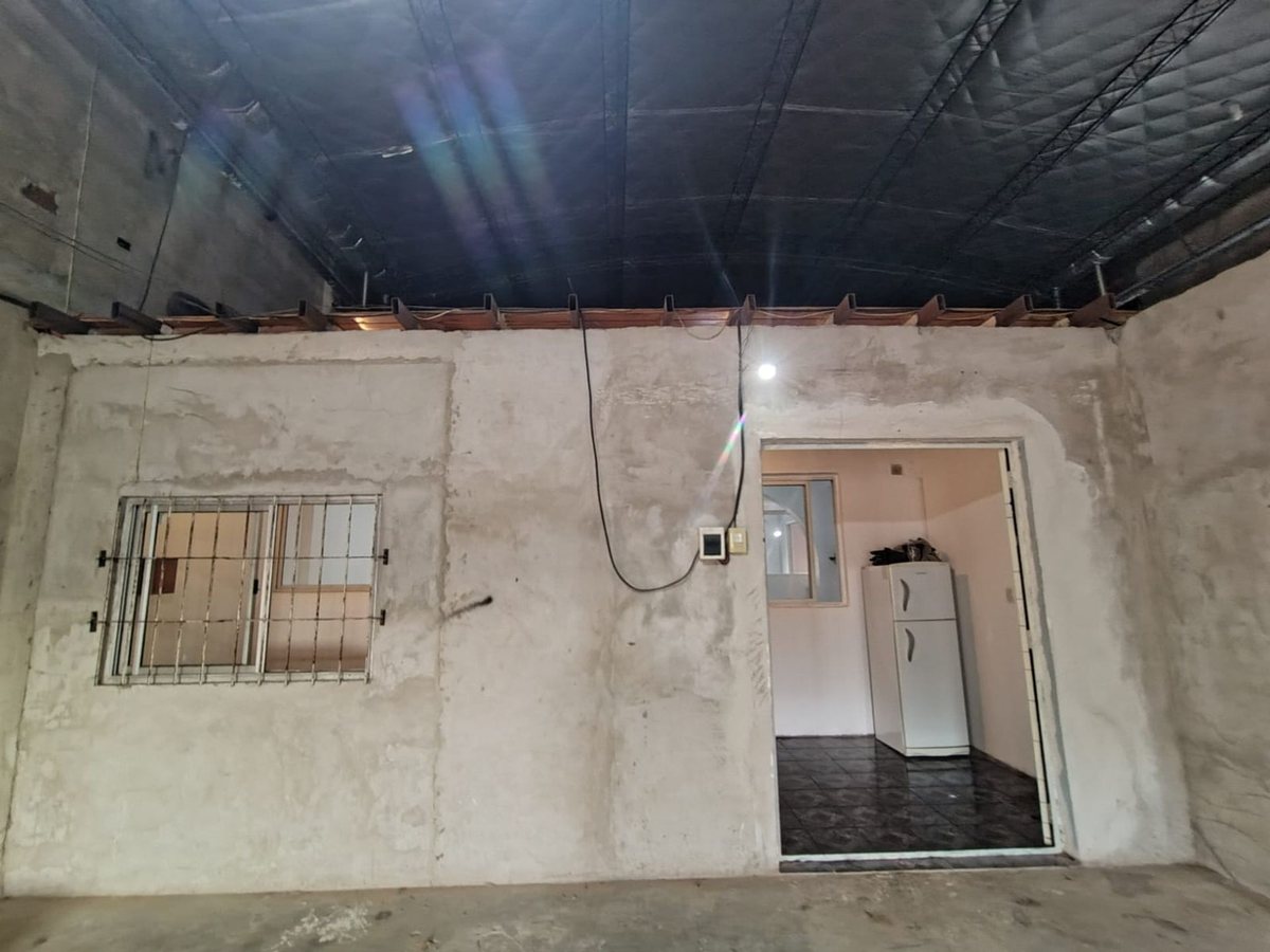 Foto 32 — VENTA BLOQUE GALPON +LOCALES+VIVIENDA MERLO