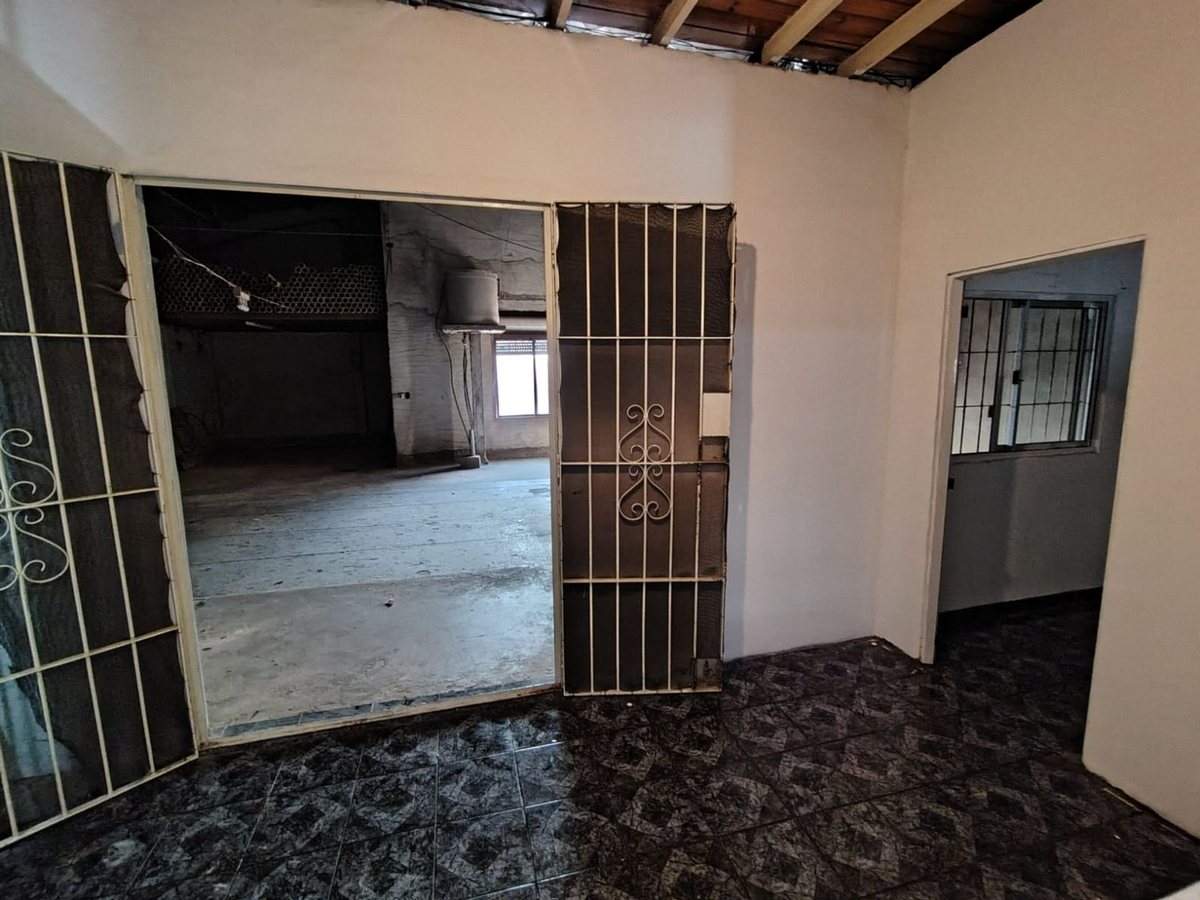 Foto 30 — VENTA BLOQUE GALPON +LOCALES+VIVIENDA MERLO