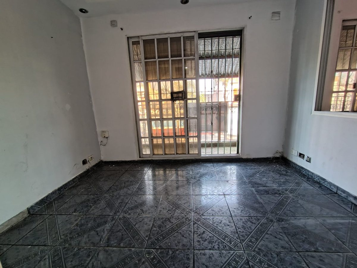 Foto 21 — VENTA BLOQUE GALPON +LOCALES+VIVIENDA MERLO