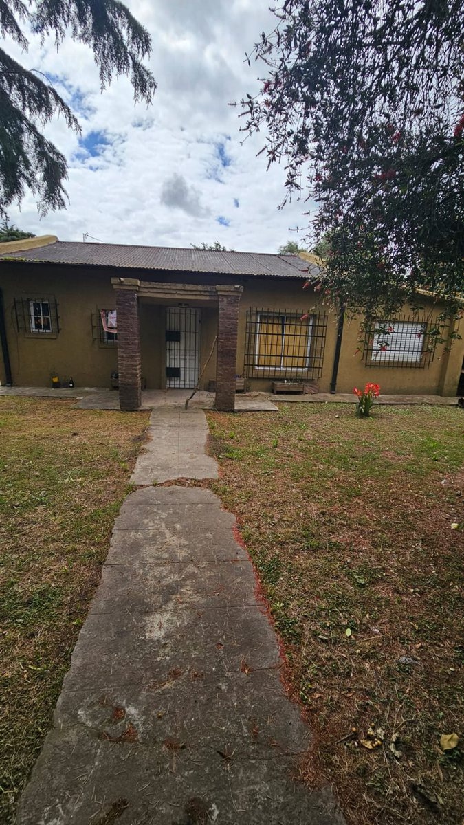 OPORTUNIDAD - DOS CASAS EN UN MISMO TERRENO