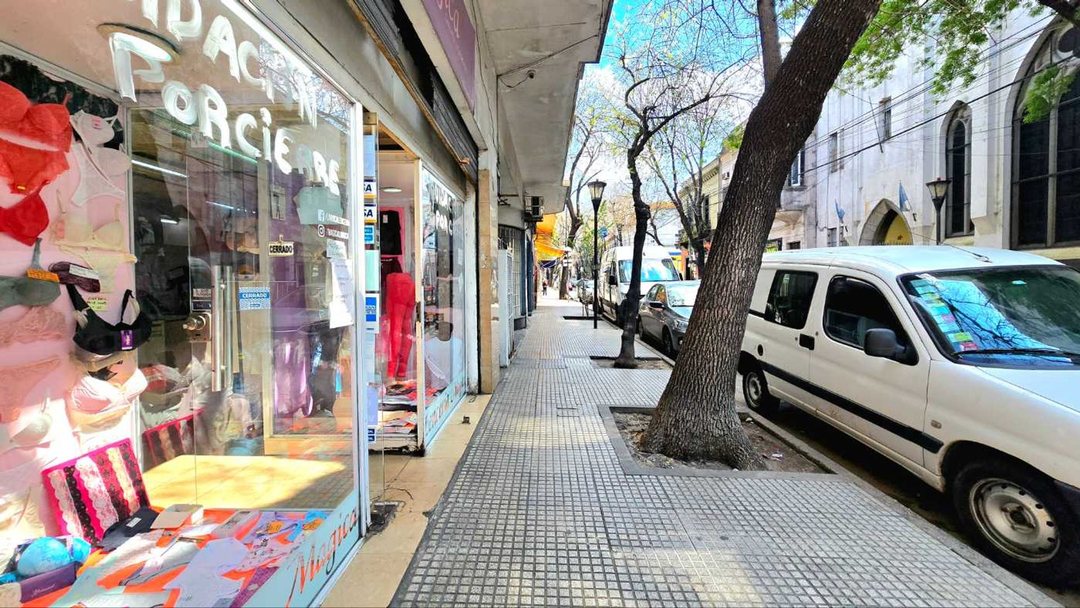 VENTA DE LOCAL COMERCIAL EN LA BOCA CON BAÑO
