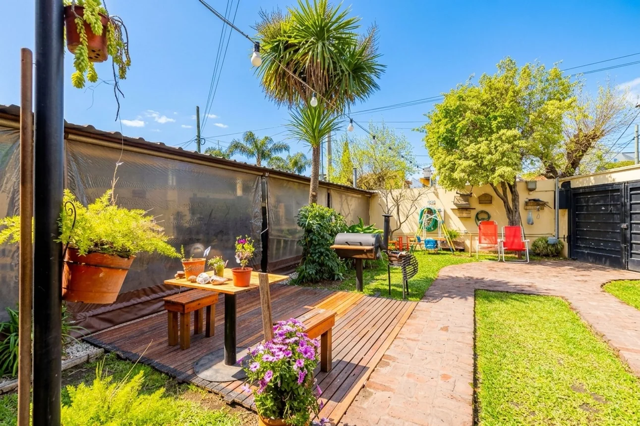 Casa de 5 ambientes en venta en Villa Tesei, Maestra A. González de Hecht 500