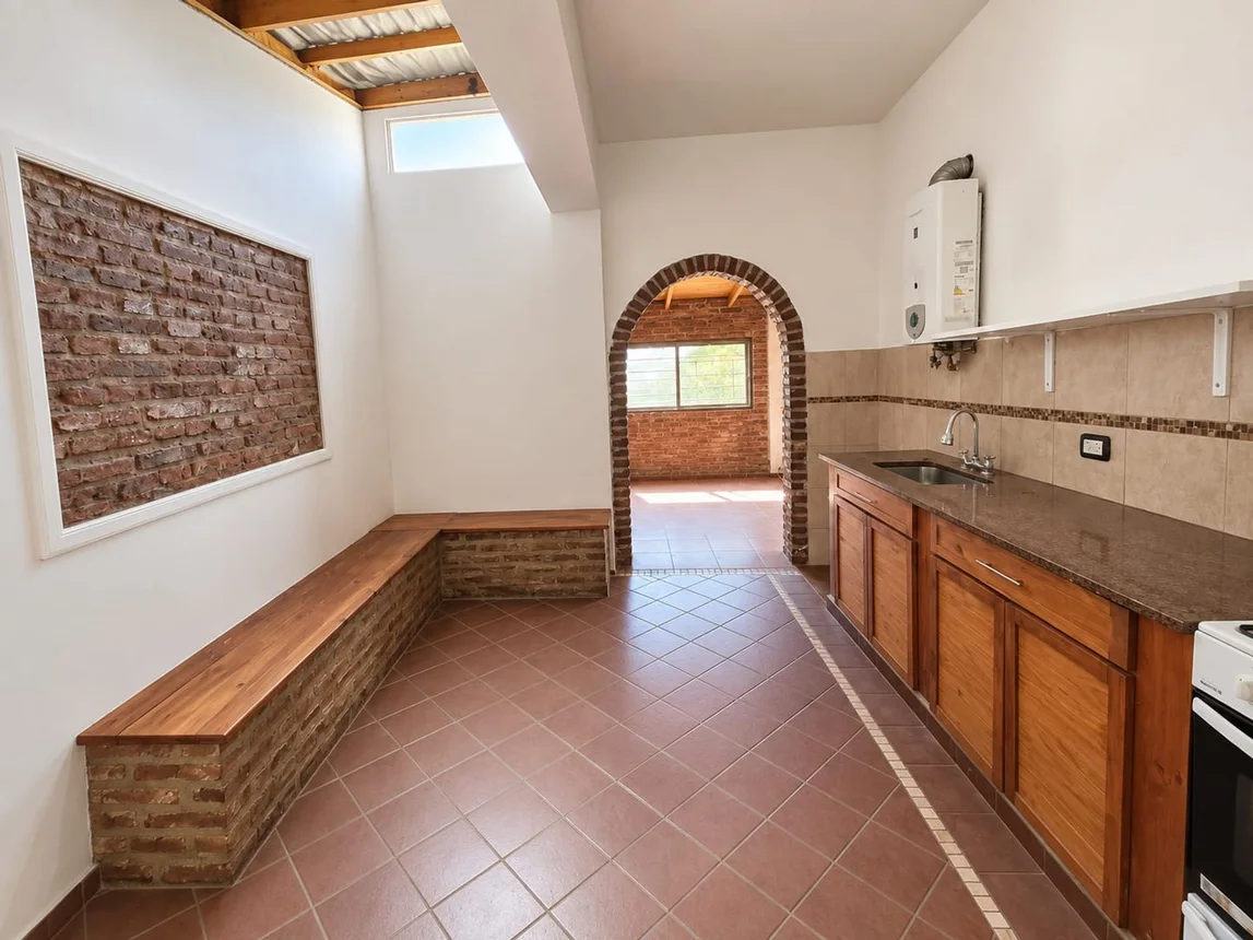 Casa de 4 ambientes en venta en Temperley, A. Dresco 200