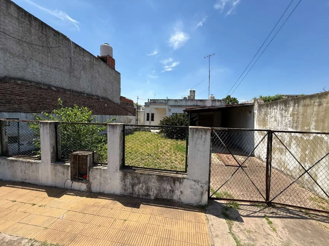 Casa de 4 ambientes en venta en La Tablada, Montenegro 400, foto 2