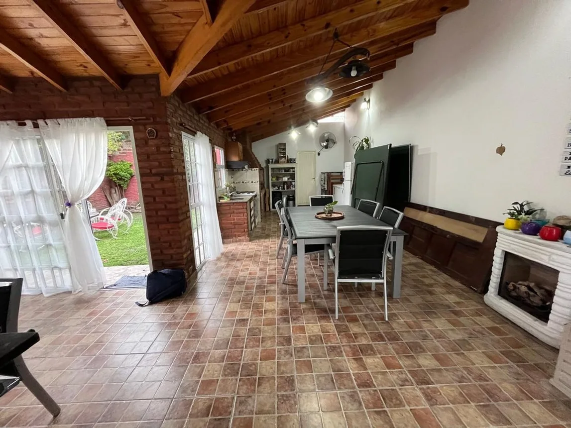 Casa de 3 ambientes en venta en La Tablada, Sarandí 4900