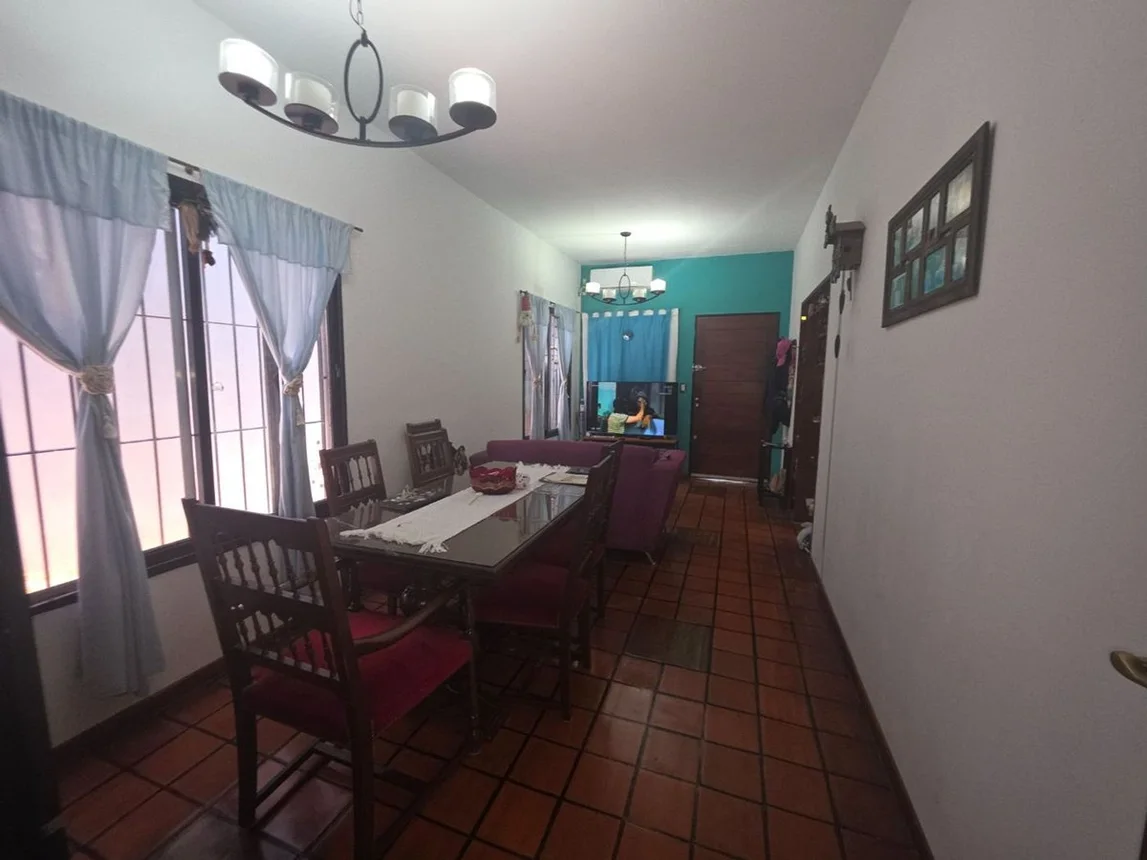 Casa de 4 ambientes en venta en Bernal Oeste, Ayacucho 800, foto 3
