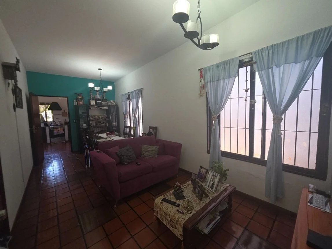 Casa de 4 ambientes en venta en Bernal Oeste, Ayacucho 800, foto 2