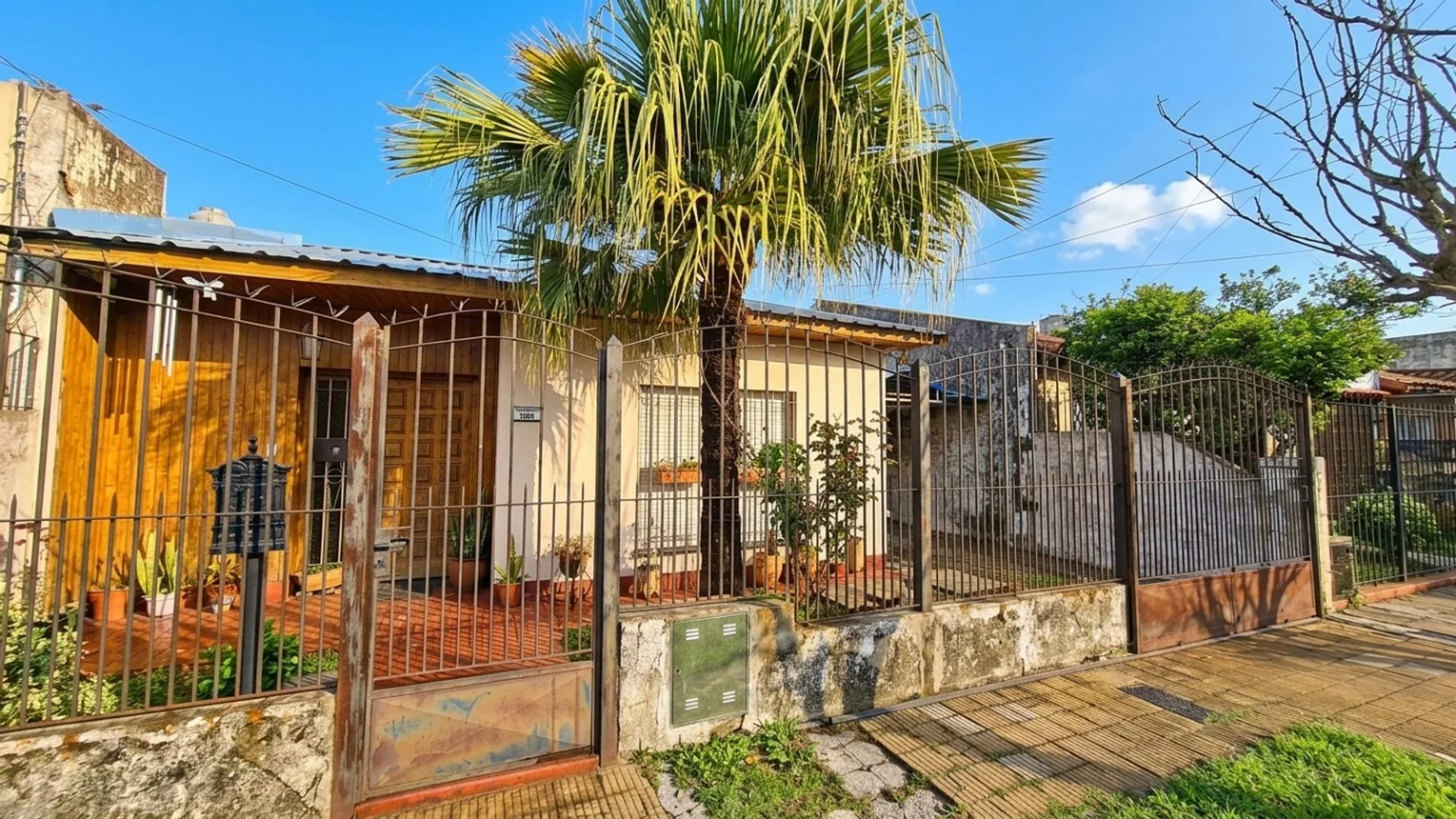 Casa de 4 ambientes en venta en Morón, Alcalde González Barbosa 1200