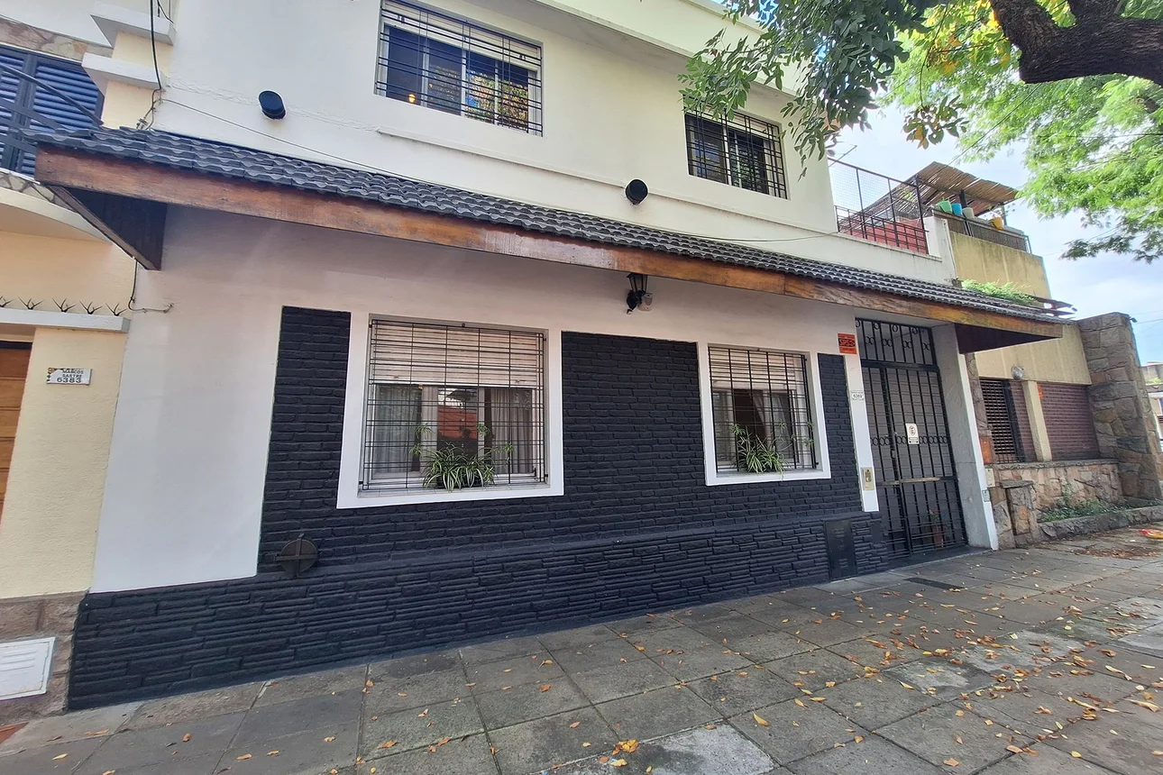 Casa de 7 ambientes en venta en Versalles, Marcos Sastre 6300