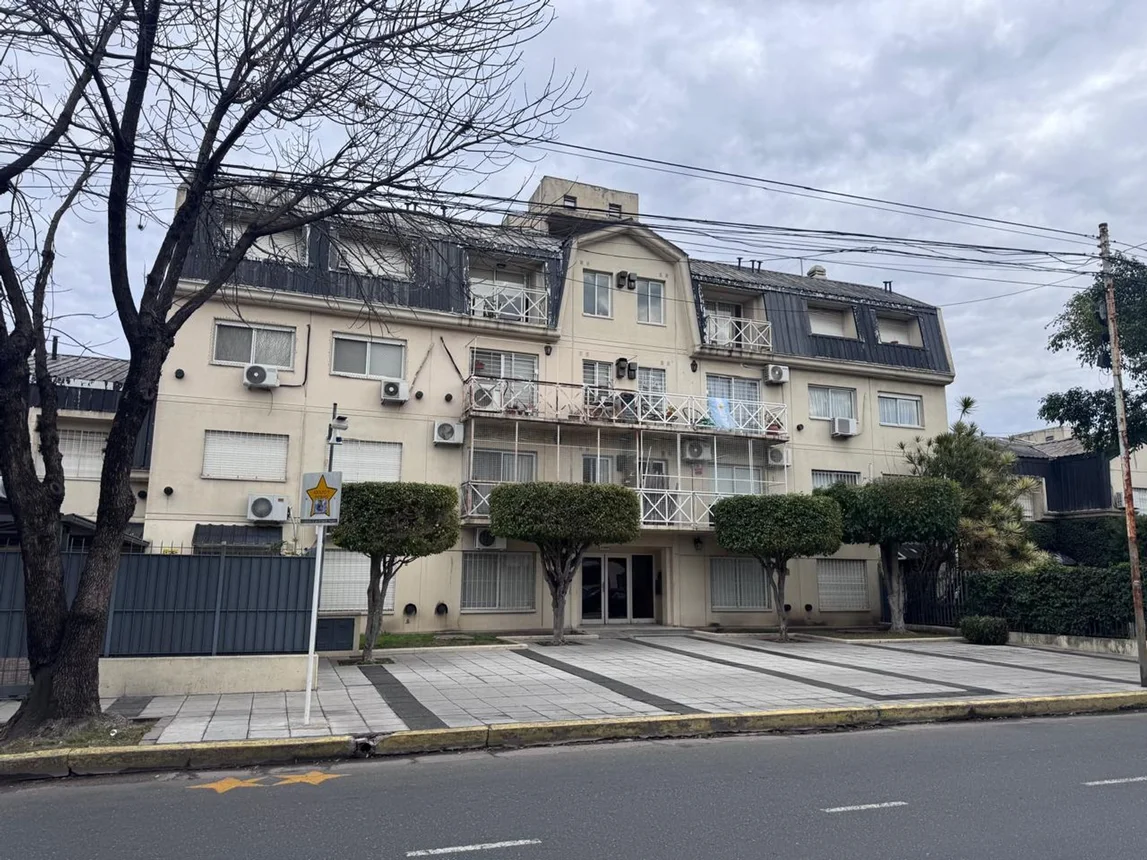 Venta departamento 2 amb con balcon y cochera, foto 1